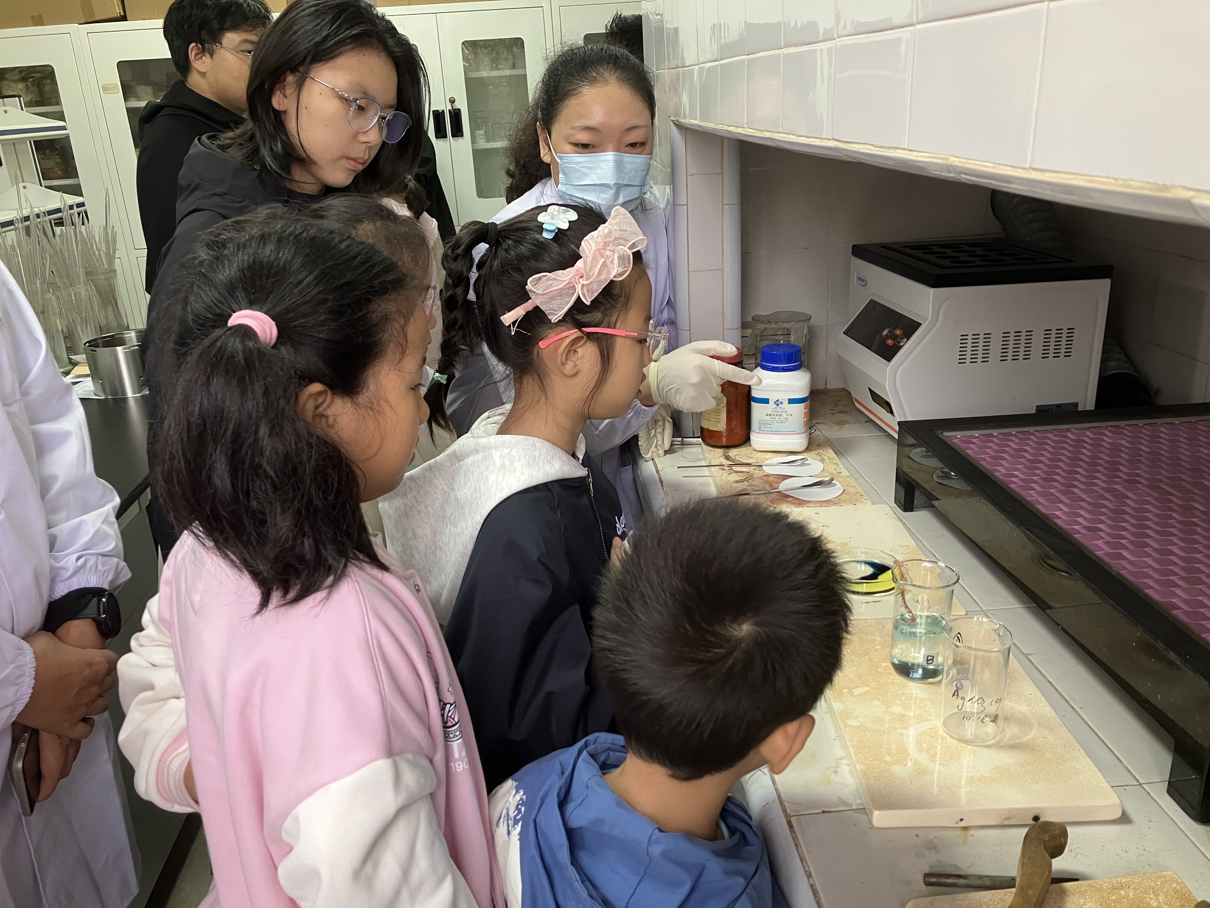 实验室参观4.jpg